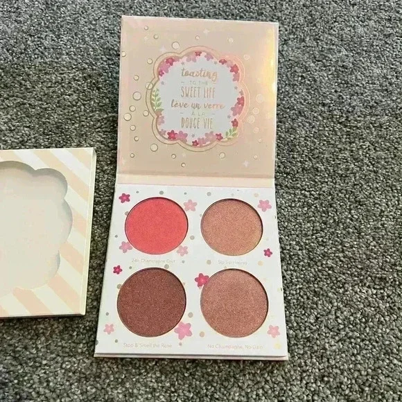 NWT Beauty Bakerie Blush Highlighter Palette - Picture 1 of 4